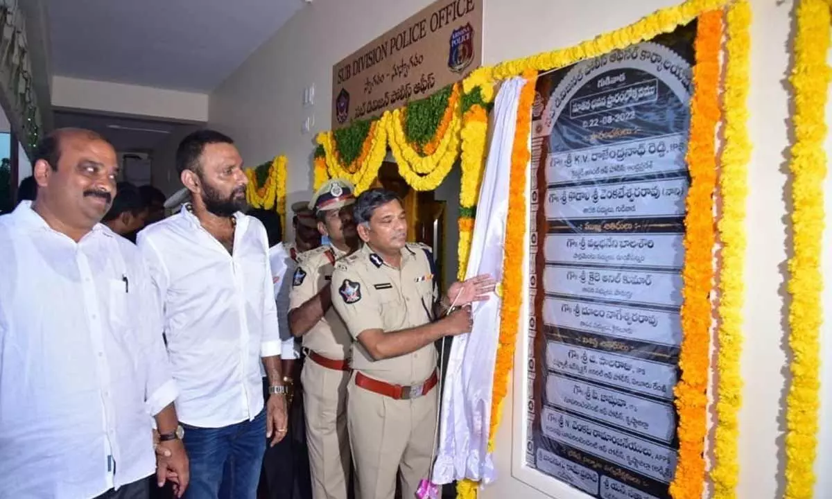 DGP Ranjendranath Reddy, MLAs Kodali Nani and Kaile Anil Kumar and others at the inaugural of DSP office building in Gudivada on Tuesday