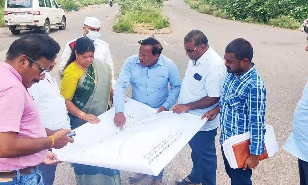 Mayor Golagani Hari Venkata Kumari examining Mudasarlova reservoir lands in Visakhapatnam on Tuesday