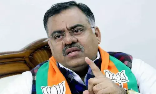 Release Bandi Sanjay, others immediately: Tarun Chugh