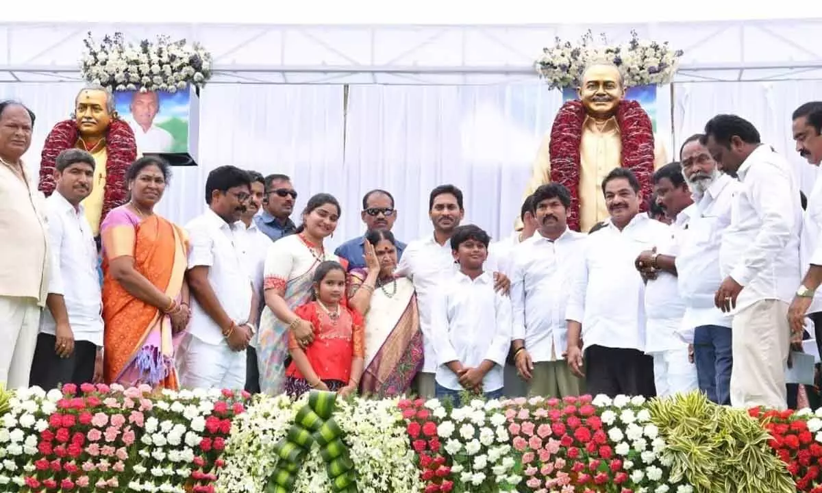 Chief Minister Y S Jagan Mohan Reddy with Buchepally family and senior leaders from YSRCP, after unveiling the statues of Dr YS Rajasekhara Reddy and Buchepalli Subba Reddy in Chimakurthy on Wednesday