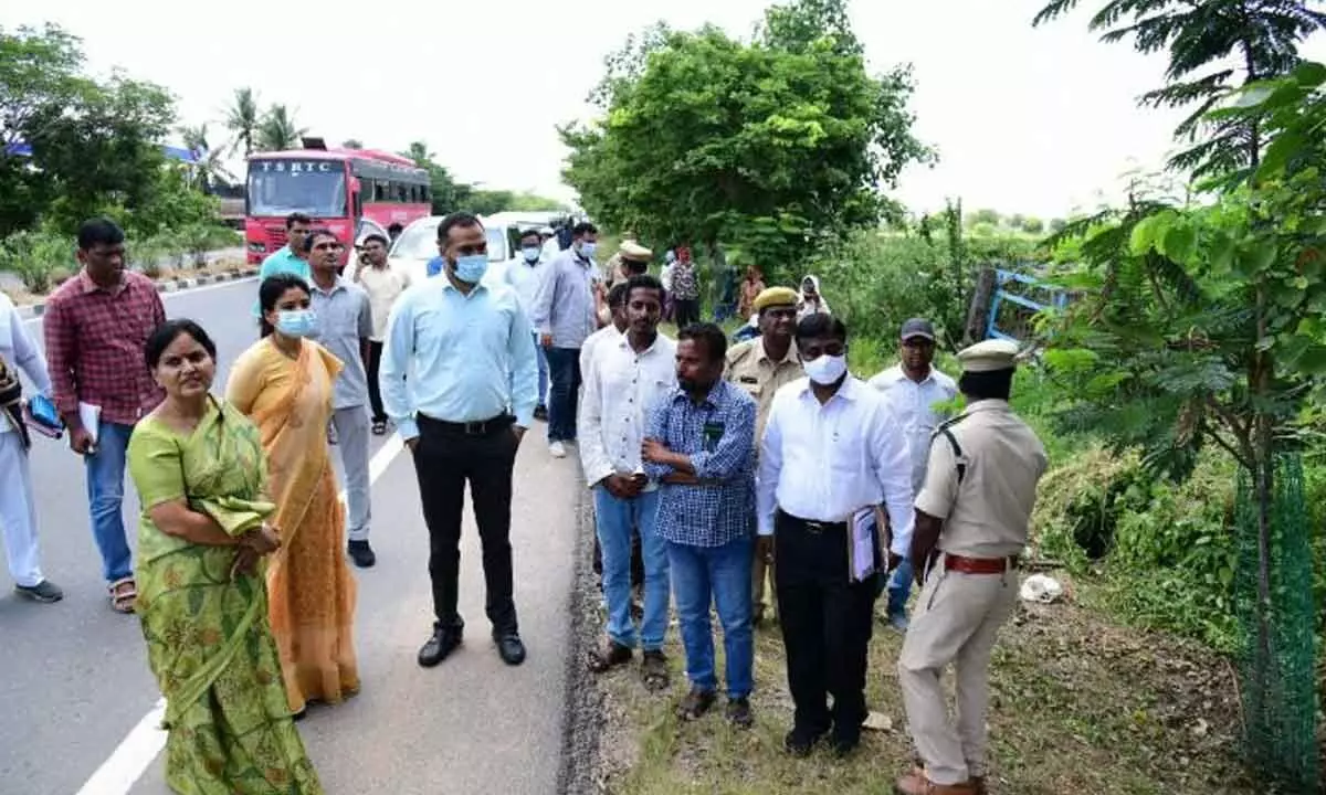 Karimnagar district officials lauded for 100% plantation in Haritha Haram