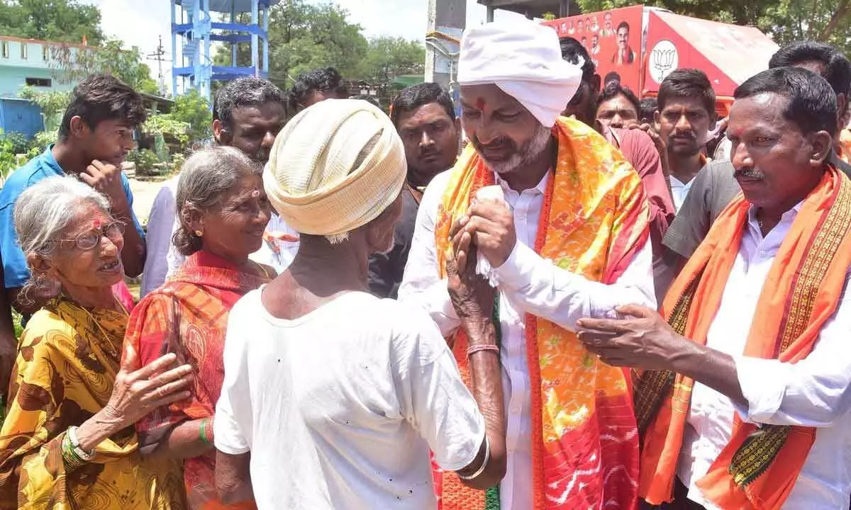 BJP State president Bandi Sanjay interacting with farmers during his padayatra in Jangaon district on Friday