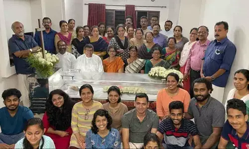 Photo Of Smiling Relatives Captured At A Funeral In Kerala