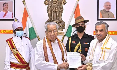 APOLC Chairman Prof Y Lakshmi Prasad calling on Governor Biswabhusan Harichandan at Raj Bhavan in Vijayawada on Friday