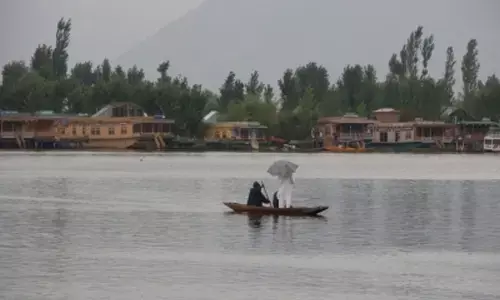 Cloudy sky with possibility of light rain in J&K: MeT