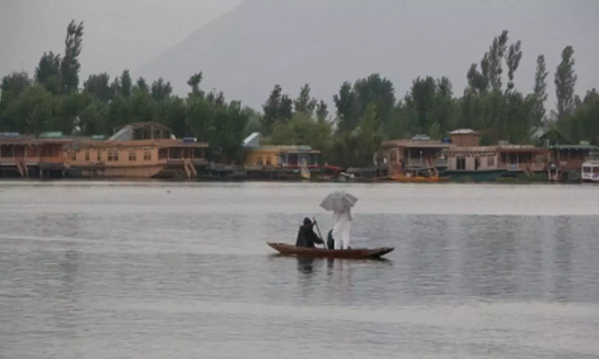 Partly cloudy sky, rain at isolated places in Jammu and Kashmir
