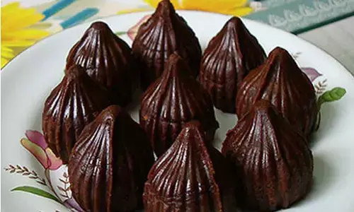 Learn to Prepare Chocolate Modak Recipe