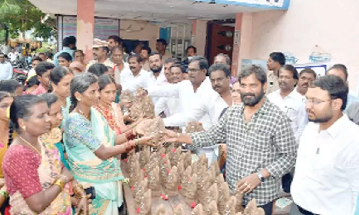 Minister Srinvias Goud distributing clay Ganesha  provided by the  municipality in Mahbubnagar on Monday