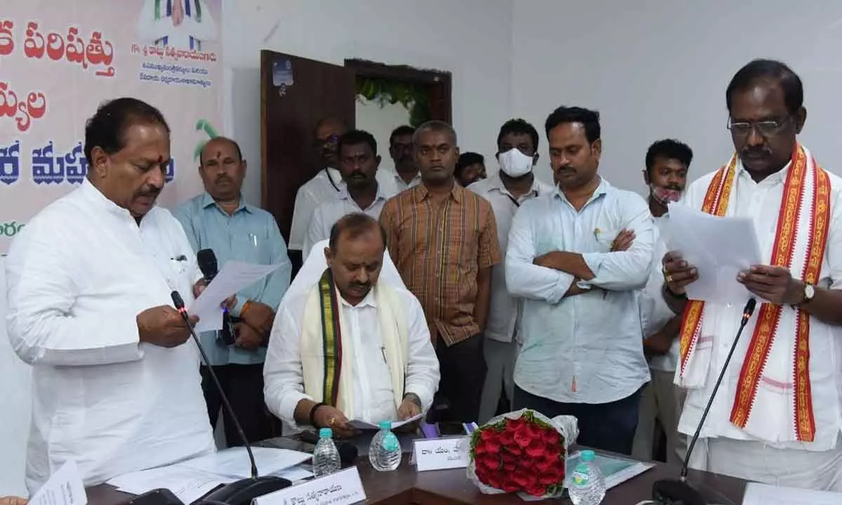 Andhra Pradesh Dharmika Parishad members taking oath at the Secretariat at Velagapudi on Monday