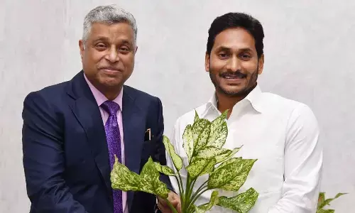 Oberoi Group president and chief operating officer Rajaraman Shankar calls on Chief Minister at his camp office in Tadepalli on Monday