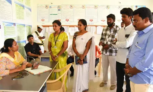 Collector Nagalakshmi Selvarajan talking to village secretariat staff in Garladinne village on Tuesday