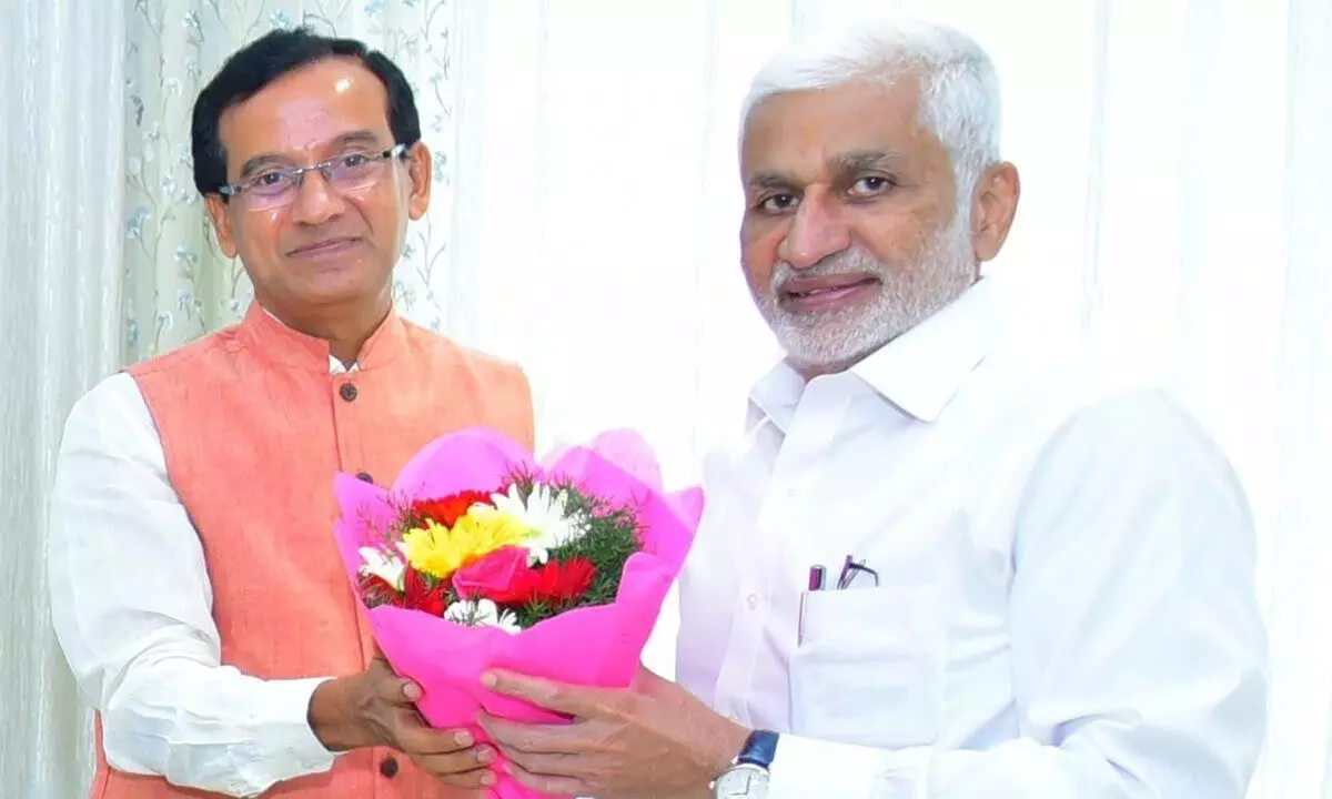 District Collector Basanth Kumar receiving Rajya Sabha MP Vijayasai Reddy in Gorantla on Thursday
