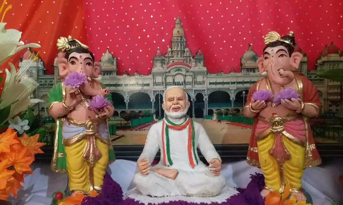 Artist Revanna creates unique Ganesh idols in cultural city Mysuru