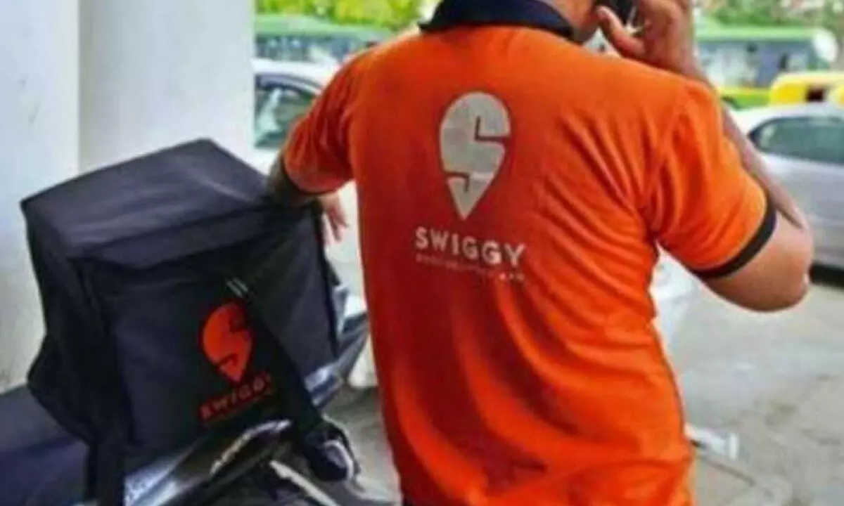 ordered from Swiggy, got in Amazon food bag with a Zomato sticker. Hum  Saath Saath Hain!👯‍♀️👯‍♂️ : r/indiasocial