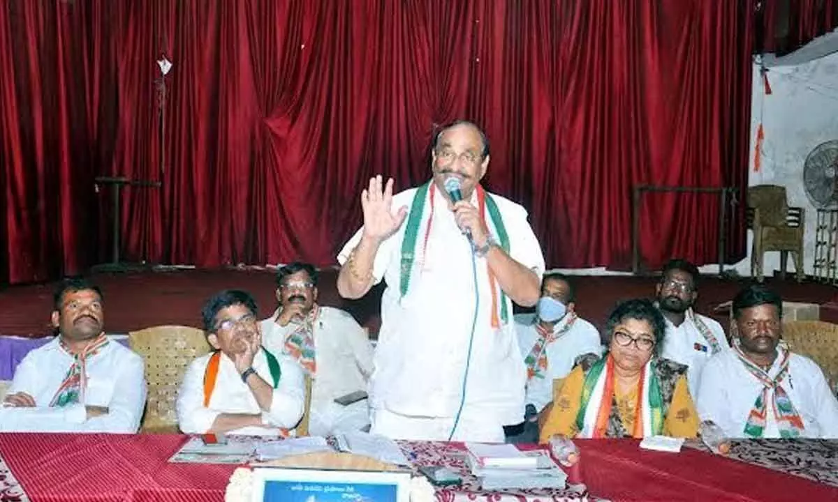 Senior Congress leader Damodar Reddy addressing the party workers in  Choutuppal on Friday