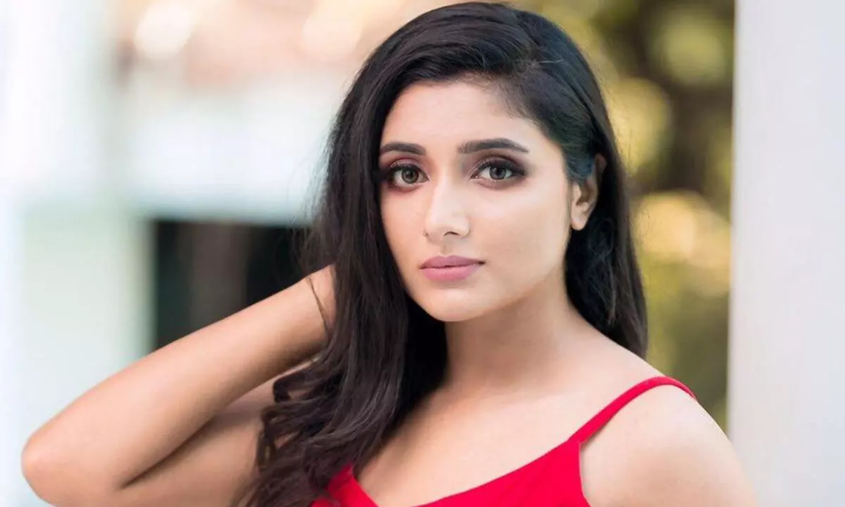 Mirnaa to play female lead in Allari Naresh-starrer Ugram