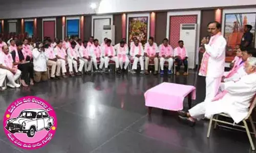 Beware of Centre, KCR advises TRS leaders