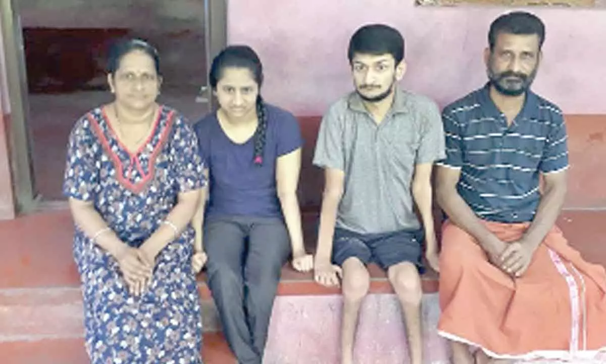 Siblings struggle to overcome adversities, in need of aid