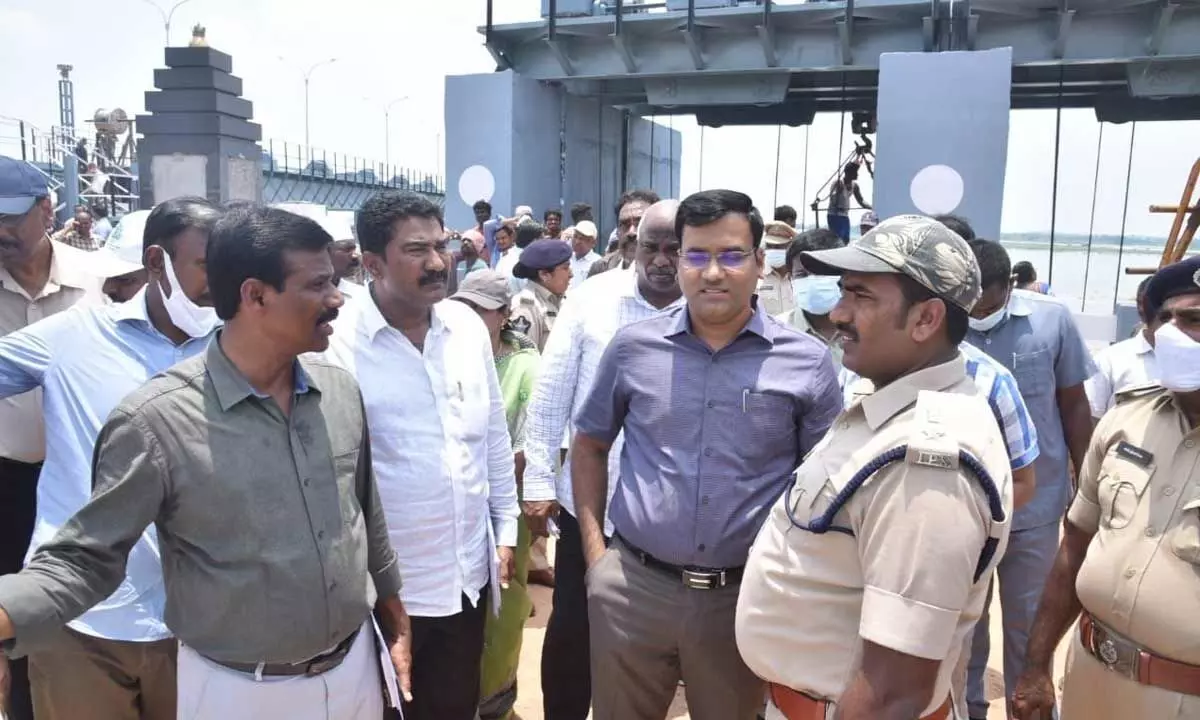 Collector KVN Chakradhar Babu, SP Ch Vijaya Rao and other officials reviewing arrangements at Sangam Barrage in Nellore district on Sunday