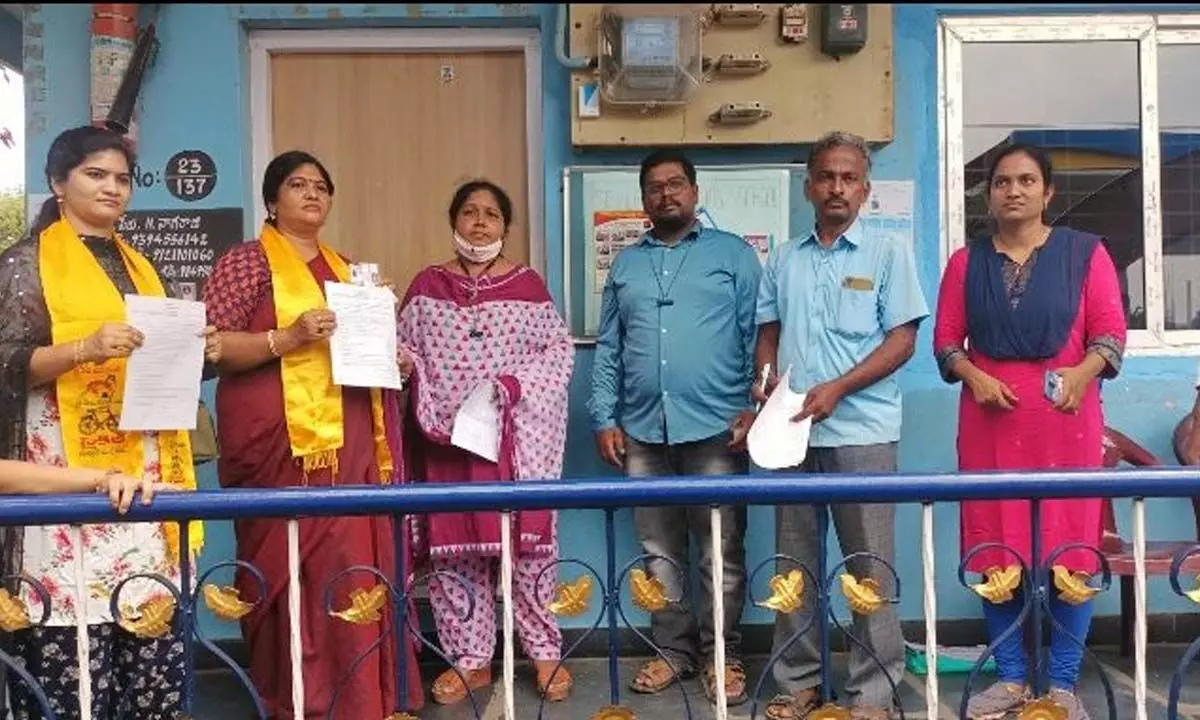 TDP city secretary Chandrakala Bai along with BC women wing president Asha Latha Bai showing the paper of Aadhaar card linking with voter ID, in Kurnool on Sunday