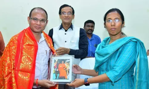 Anantapur Collector Nagalakshmi Selvarajan and Sathya Sai Collector Basanth Kumar welcoming Ministry of Cultural Affairs joint secretary Uma Nabdoori in Anantapur on Sunday