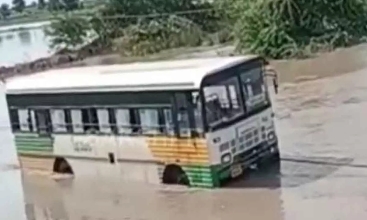 RTC bus struck in flood water at Donekal in Anantapur, no casualties