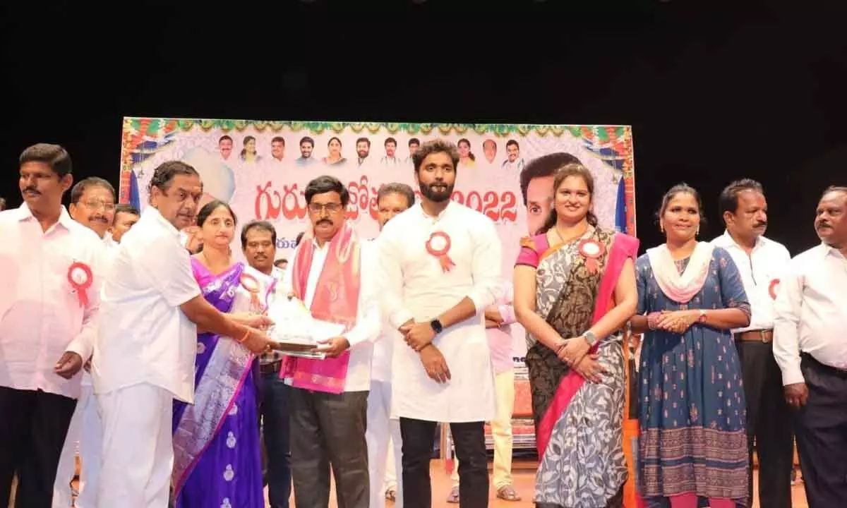 District Collector K Madhavi Latha felicitating the best teachers at a programme at Venkateswara Anam Kala Kendram in Rajamahendravaram on Monday. MP Margani Bharat Ram and DEO Abraham are also seen.