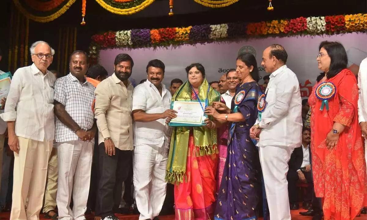 Sabitha Indra Reddy presents State awards to 129 teachers
