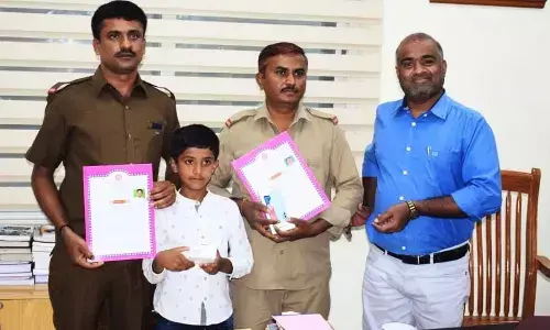 KSRTC staff  rise up to the challenge, save  stuck lives in submerged bridge