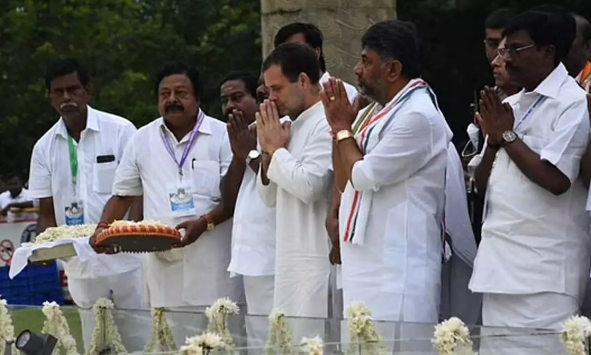 Congress leader Rahul Gandhi paid floral tribute to his late father Rajiv Gandhi in Sriperumbudur where the former prime minister breathed last.