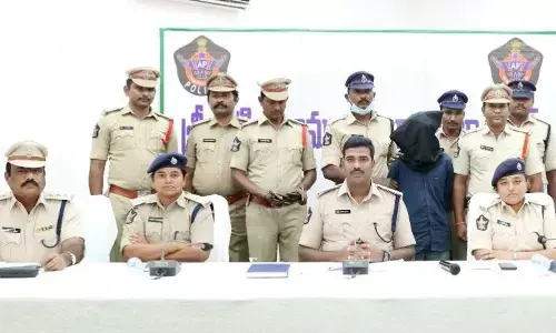 SP Ch Vijaya Rao giving details of case to the media in Nellore on Wednesday