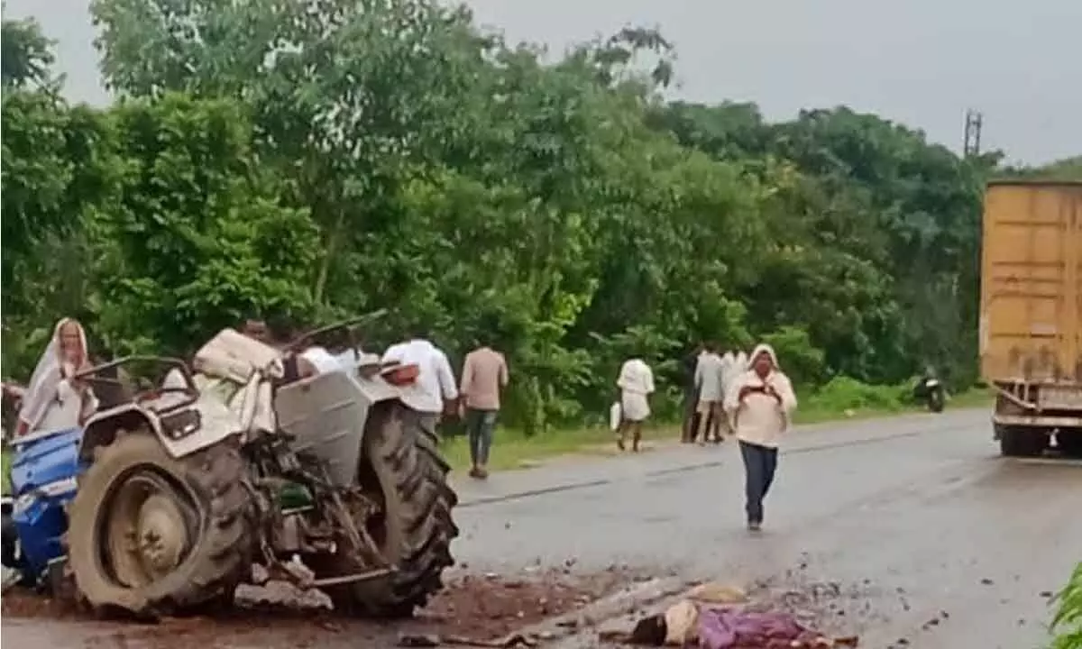 3 workers run over during plantation on NH44