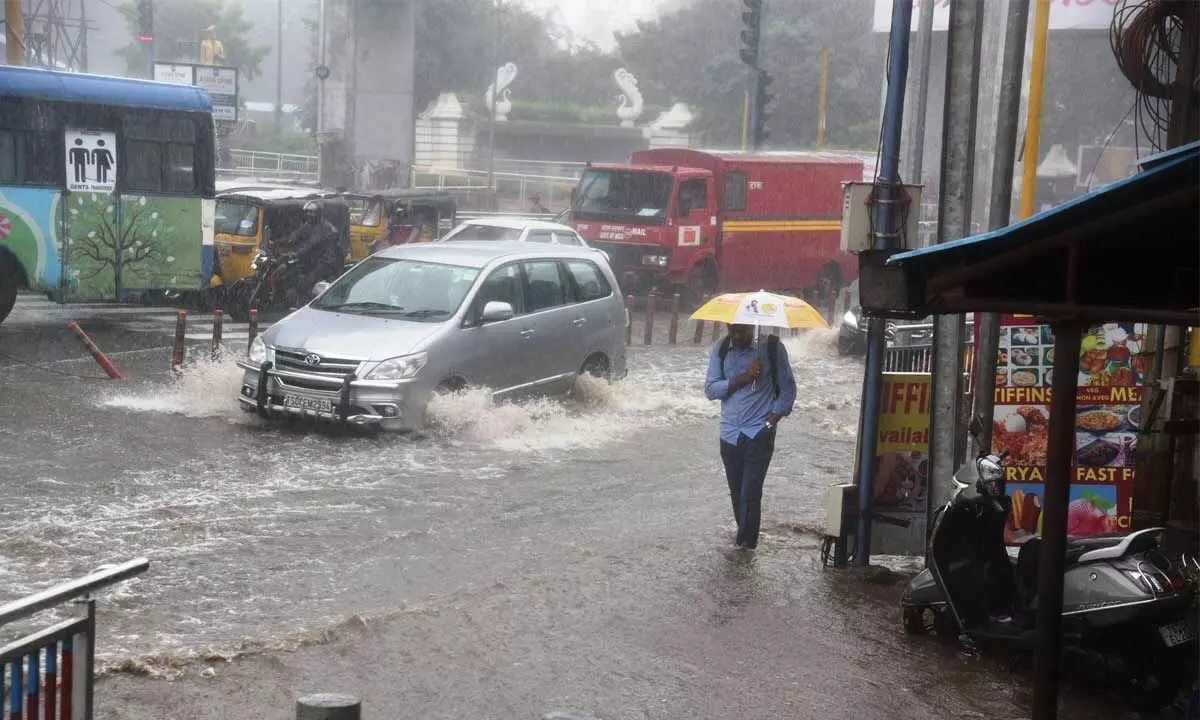 Heavy downpour derails normal life in Hyderabad