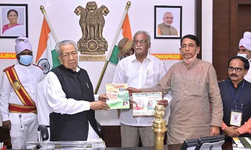 Representatives of Gandhi Global Family meeting Governor Biswabhusan Harichandan at Raj Bhavan in Vijayawada on Thursday