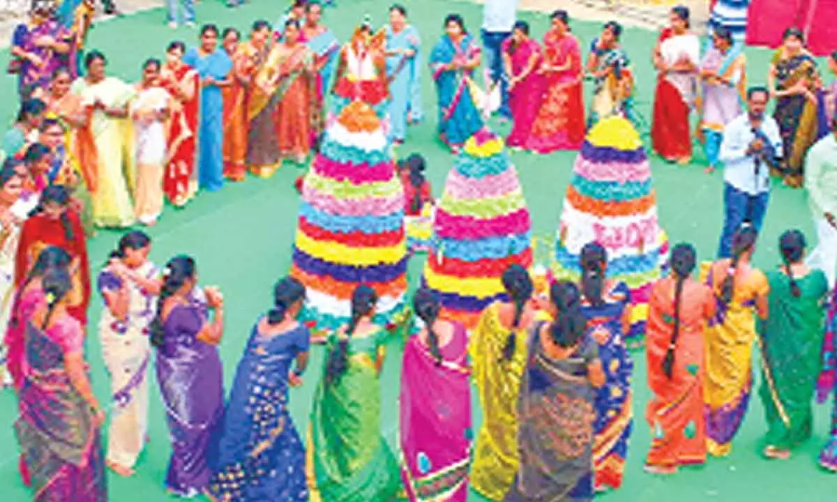 Govt to distribute 1.18 crore sarees to women on eve of Bathukamma