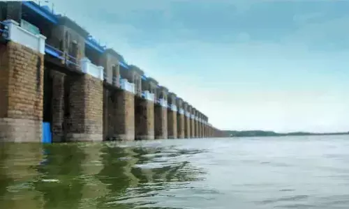 6 gates of Osman Sagar, 2 gates of Himayat Sagar lifted