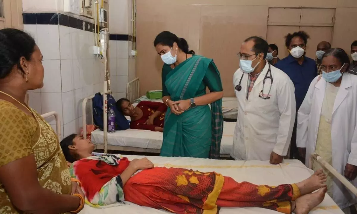 Health and District in-charge Minister Vidadala Rajini interacting with the patients at KGH in Visakhapatnam on Sunday