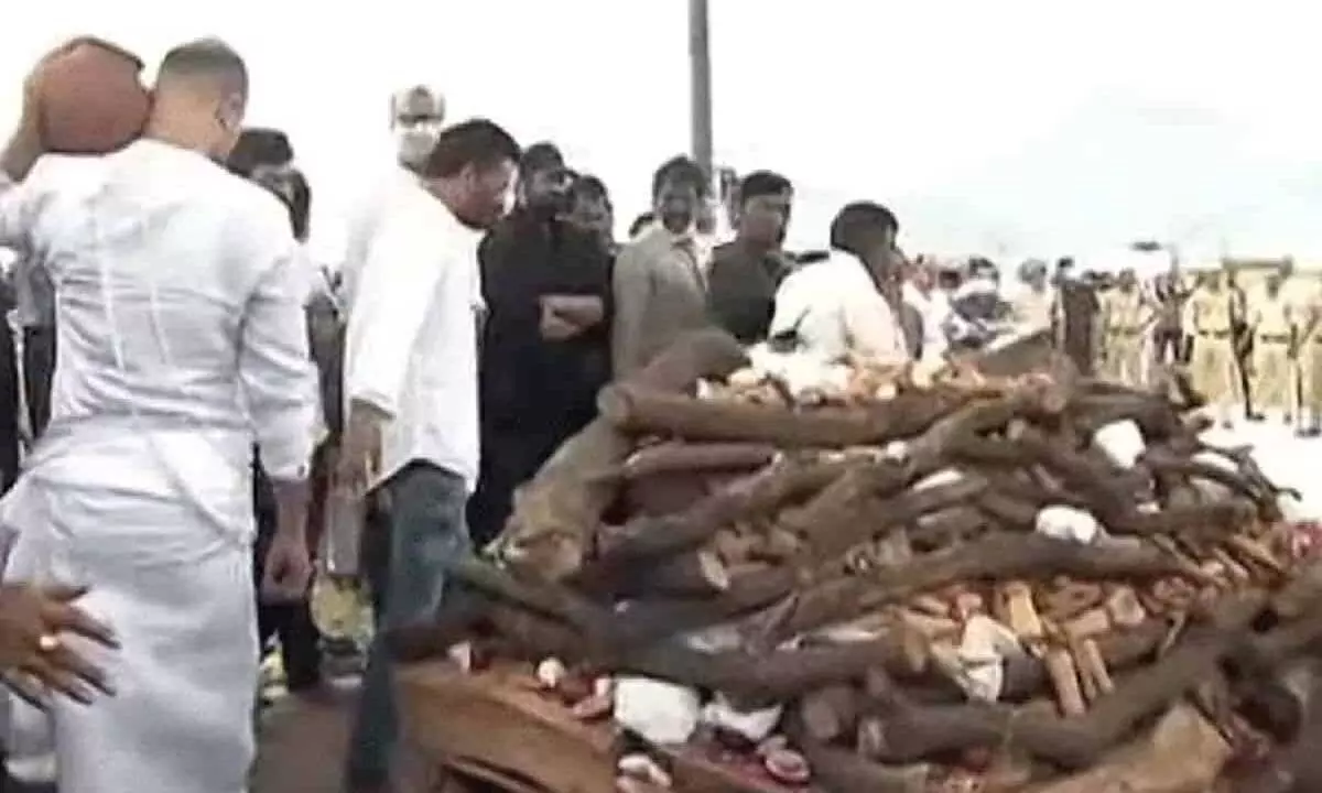 Iconic Actor Krishnam Raju Is Laid To Rest And The last Rites Are Performed By Prabhas’s Brother Prabhod