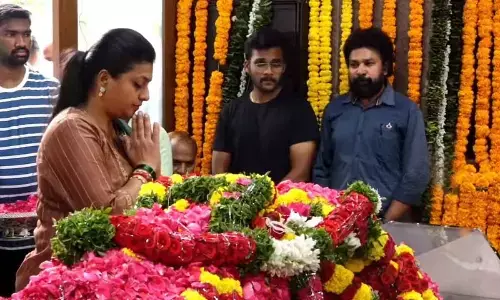 AP ministers pays tribute to Tollywood actor Krishnam Raju, to attend the funeral