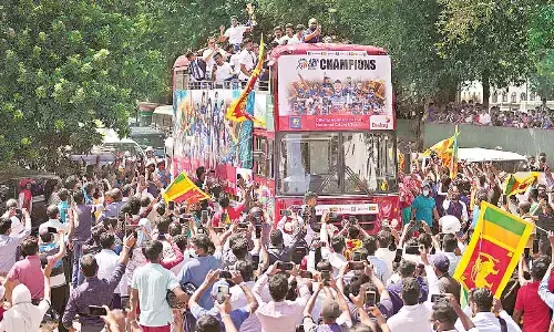 Sri Lankan cricket, netball teams given rousing welcome in Colombo