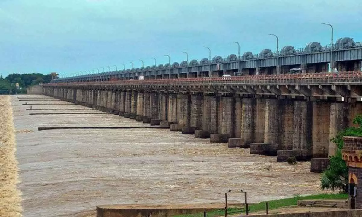 Inflows to Dowleswaram Barrage increase as floods continue in Godavari