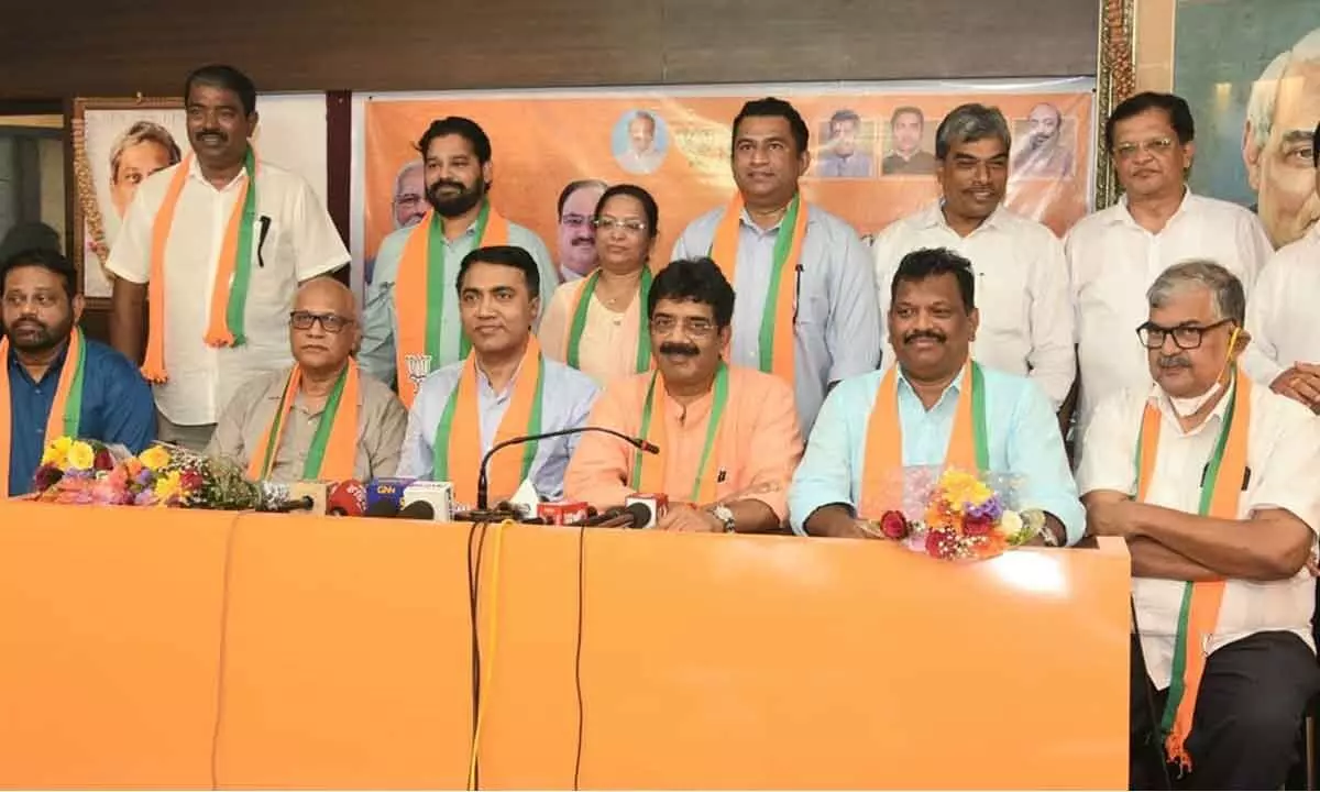 8 Goa MLAs dump Congress, join BJP