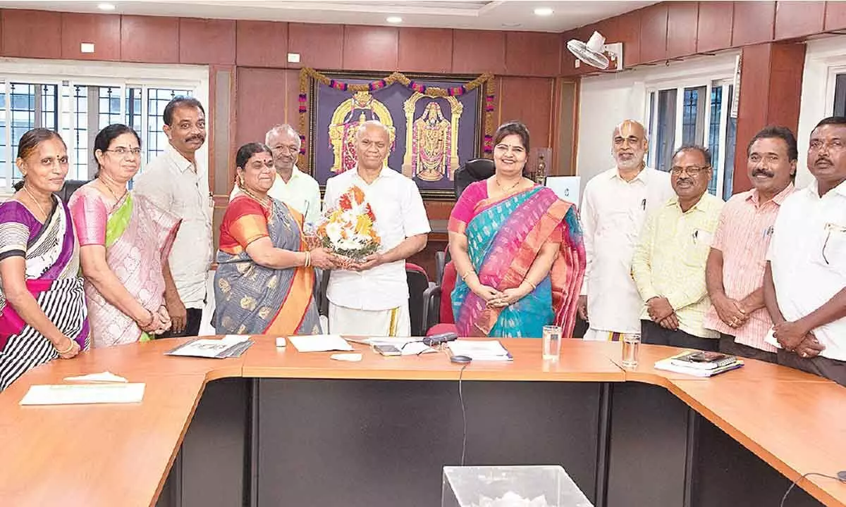 SV Arts College principal and staff greeting TTD EO A V Dharma Reddy at his chambers on the occasion of college achieving NAAC A+ recognition, in Tirupati  on Wednesday.