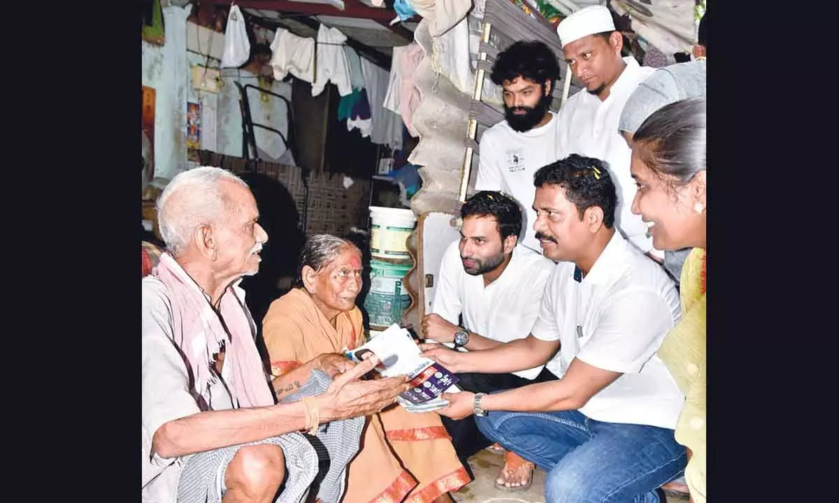 District Collector Dilli Rao, Vijayawada East  YSRCP In-charge Devineni Avinash interacting with an old couple in Vijayawada on Wednesday