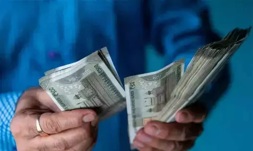 Loan recovery agents thrashed at Charminar