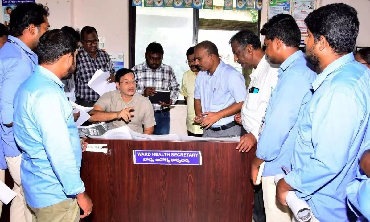 CDMA Praveen Kumar inspecting a ward secretariat in Vijayawada on Thursday