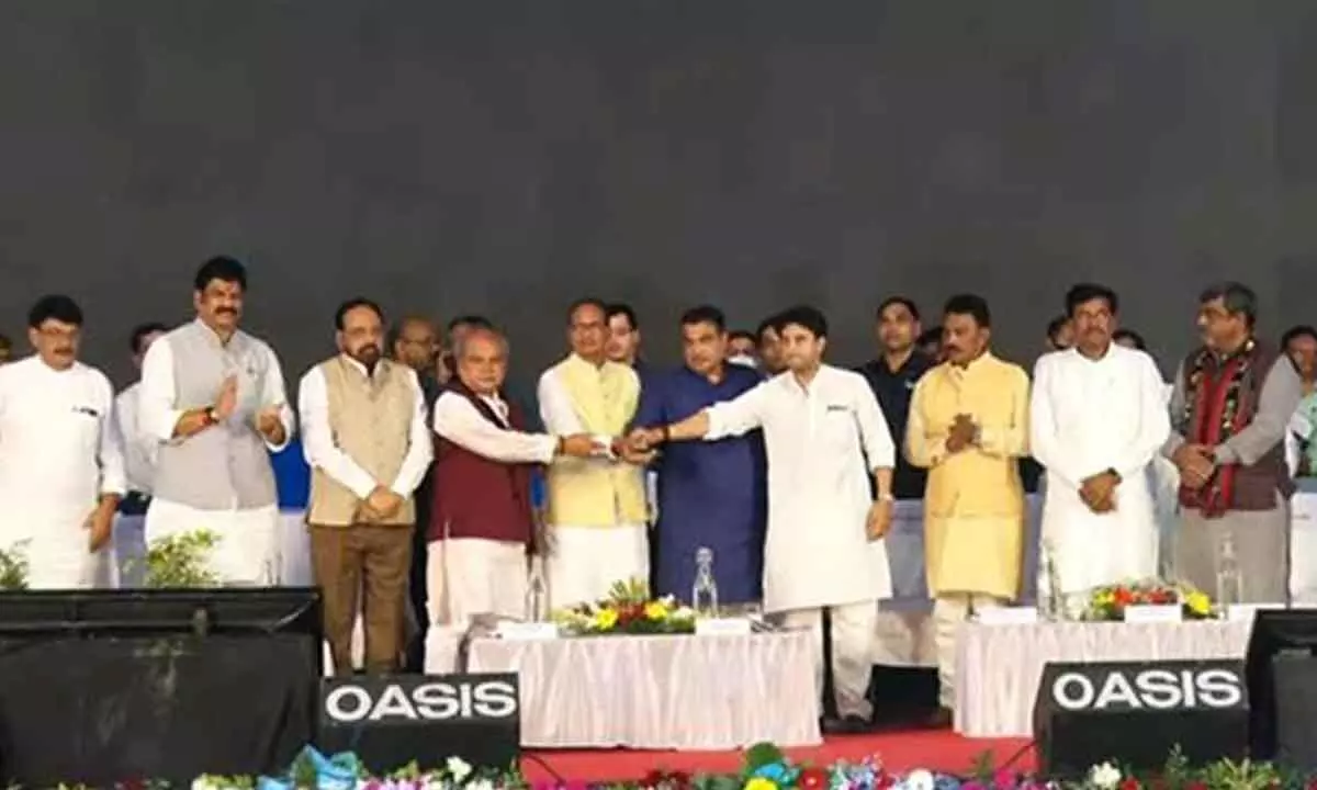 Gadkari lays foundation stone of 7 NH projects worth Rs 1128 cr in Gwalior
