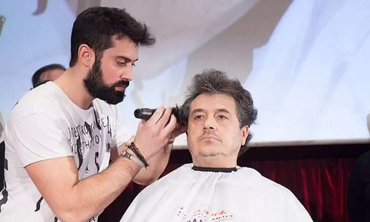 Hairdresser enter Guinness World Record By Cuting Hair In 47.17 Seconds