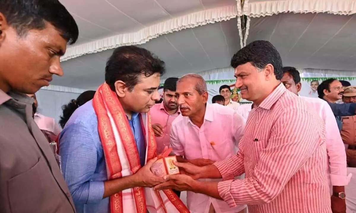 Minister KTR recieves prasadam of  Vemulawada temple