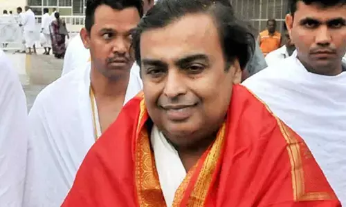 Reliance Industries chairman Mukesh Ambani visits Tirumala and offers prayers